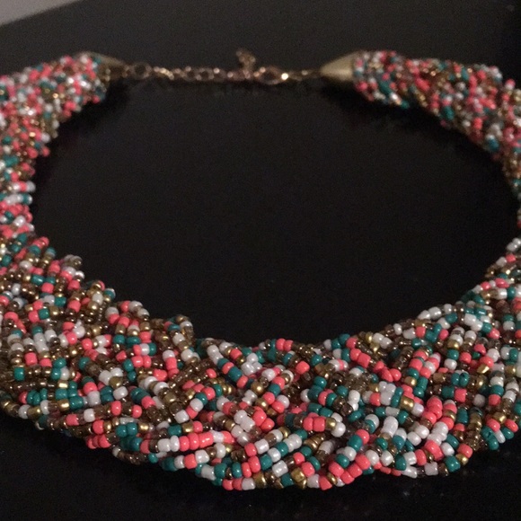 ❣️HOST PICK❣️ Beaded necklace with gold trim - Picture 2 of 3